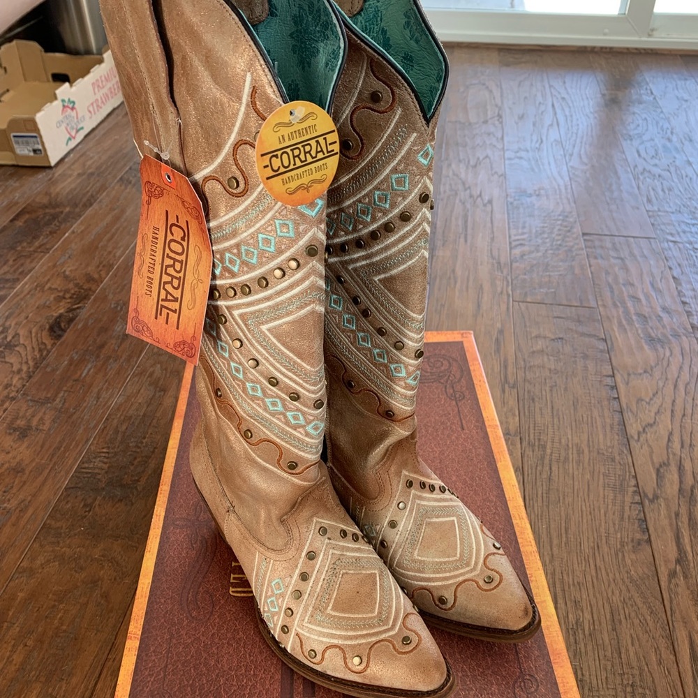 NWT/NIB Gorgeous Corral Boots!
